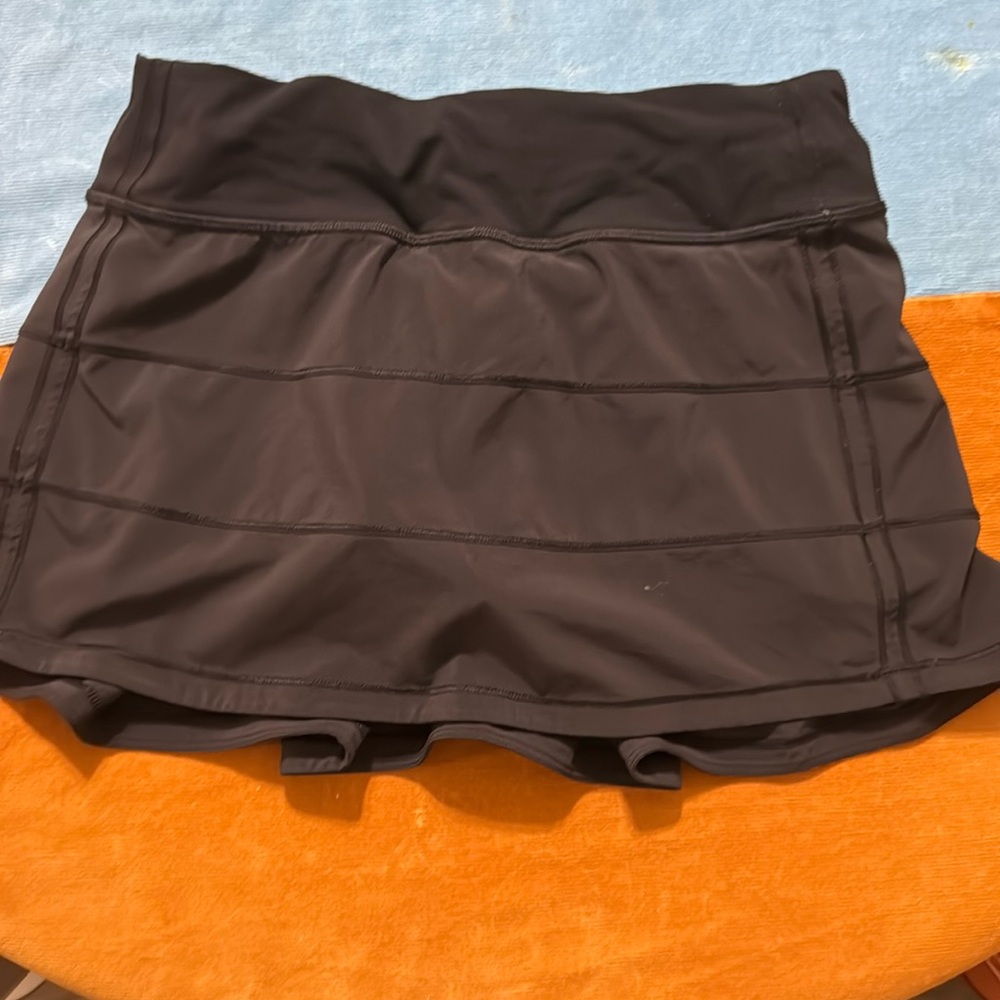 Lululemon pace rival skirt! Like new condition no flaws! Size 4 regular black.